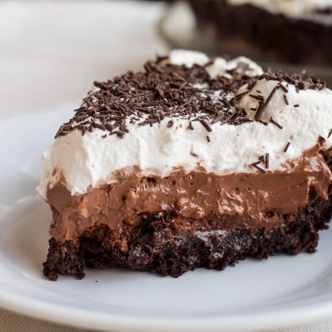 Decadent Mississippi Mud Pie with a fudgy brownie base, perfect for dessert tonight.
